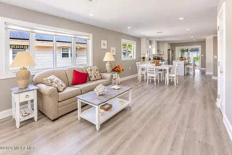 15 Mount Logan Ln, Toms River, NJ 08753