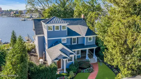 82 Conover Ln, Red Bank, NJ 07701