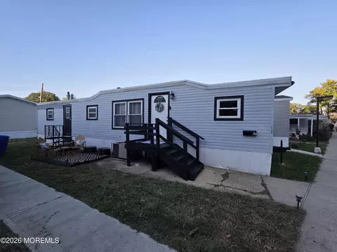 17 Gary Ave, Hazlet, NJ 07730
