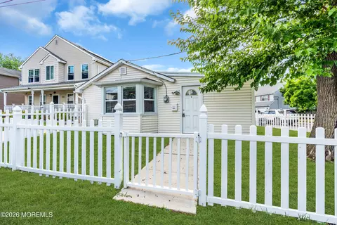 701 Beachview Ave, Union Beach, NJ 07735