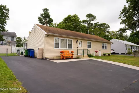 129 Spray Ave, Beachwood, NJ 08722