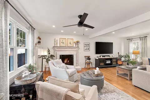Living - 75 Chestnut Ave, Brick, NJ 08724 photo 9 of 11