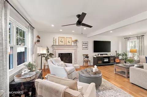 Living - 75 Chestnut Ave, Brick, NJ 08724 photo 8 of 11