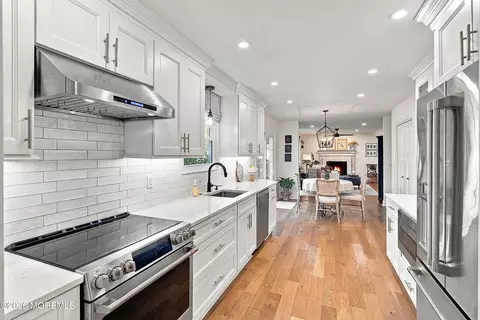 Kitchen - 75 Chestnut Ave, Brick, NJ 08724 photo 4 of 5