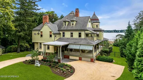 458 Navesink River Rd, Red Bank, NJ 07701