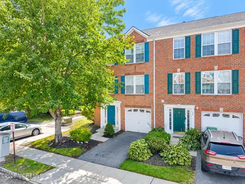 14 Abby Rd #74, Farmingdale, NJ 07727