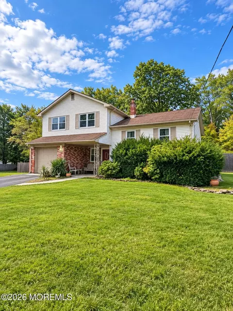 26 Chestnut Hill Rd, Howell, NJ 07731