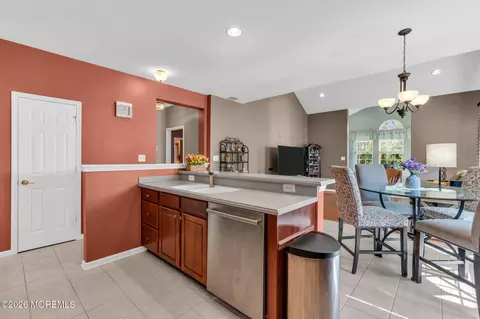 Kitchen - 2 Appleby Ct, Jackson, NJ 08527 photo 2 of 5