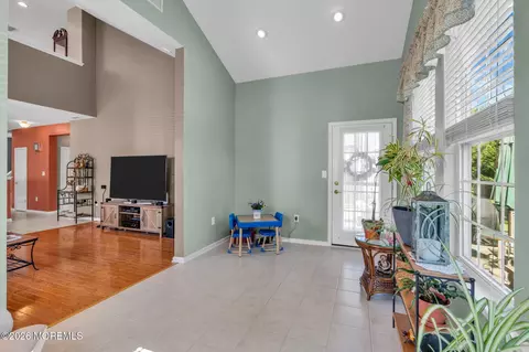 Entry Way - 2 Appleby Ct, Jackson, NJ 08527 photo 4 of 5