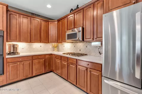 Kitchen - 2 Appleby Ct, Jackson, NJ 08527 photo 4 of 5