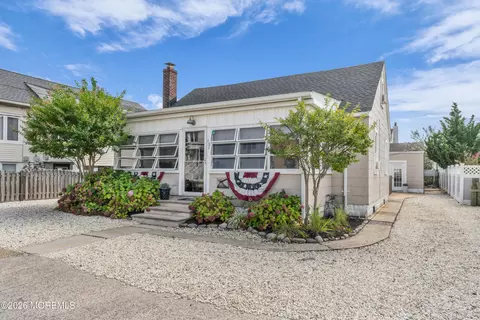 57 E St, Seaside Park, NJ 08752