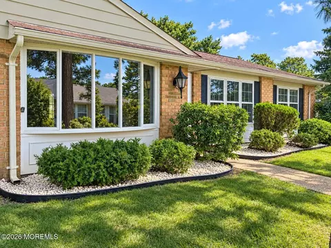 21 Cambridge Cir # B, Manchester, NJ 08759