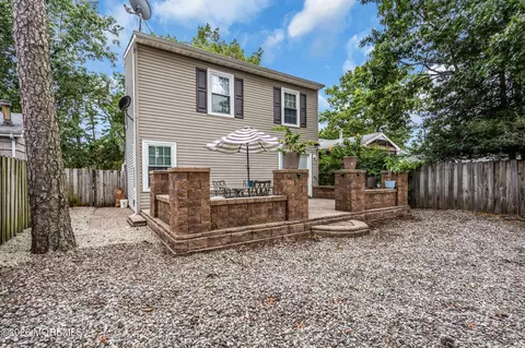 Exterior - 428 Windsor St, Forked River, NJ 08731 photo 9 of 13