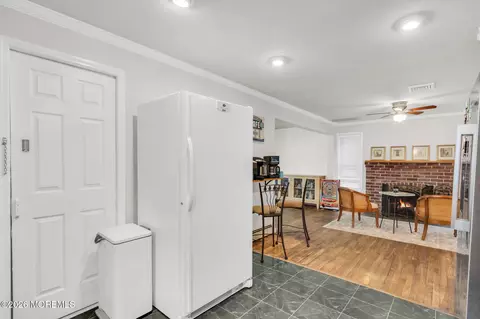 Entry Way - 428 Windsor St, Forked River, NJ 08731 photo 3 of 4