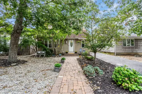 Exterior - 428 Windsor St, Forked River, NJ 08731 photo 2 of 13
