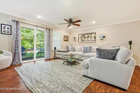 7 Dressage Ct, Tinton Falls, NJ 07753