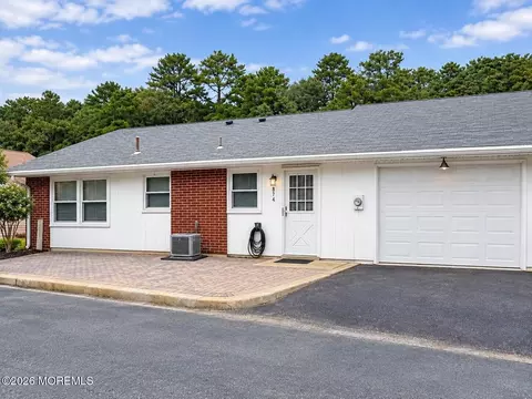 664 Plymouth Dr # D, Lakewood, NJ 08701
