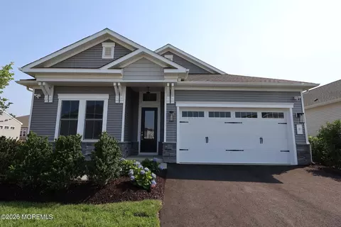 6 Hydrangea Dr, Manalapan, NJ 07726