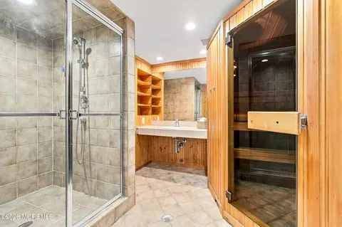 Bath - 24 Circle Dr, Rumson, NJ 07760 photo 3 of 3