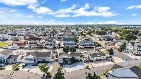 3251 Oceanic Dr, Toms River, NJ 08753