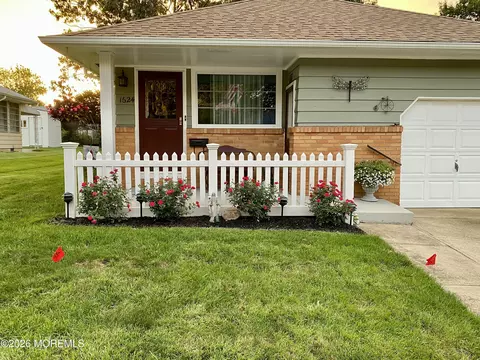 1624 Mount Everest Ln, Toms River, NJ 08753