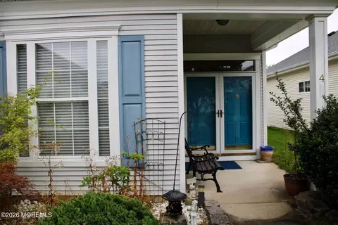 4 Summerlawn Dr, Lakewood, NJ 08701
