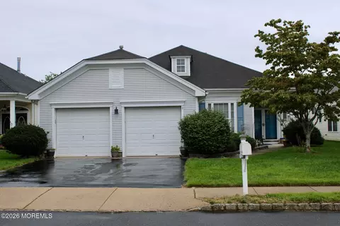 4 Summerlawn Dr, Lakewood, NJ 08701