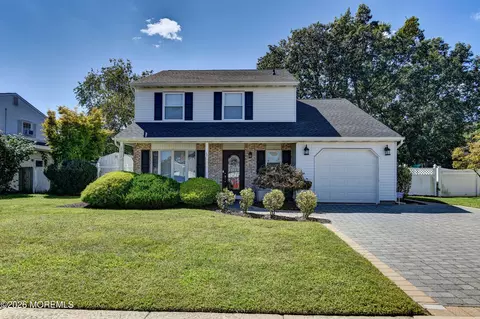 4 Scarlet Ln, Howell, NJ 07731