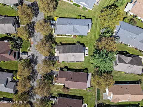 9 Skylark Ln, Lakewood, NJ 08701