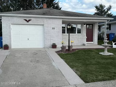 35 Puerto Vallarta St, Toms River, NJ 08757