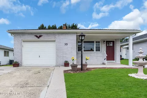 35 Puerto Vallarta St, Toms River, NJ 08757