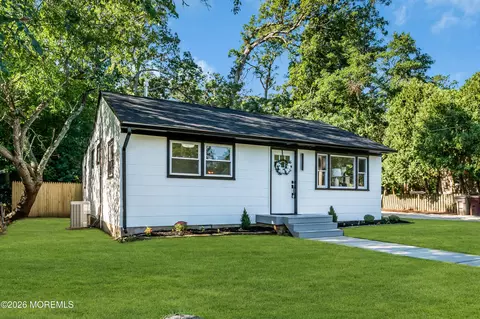 18 Anchorage Blvd, Bayville, NJ 08721