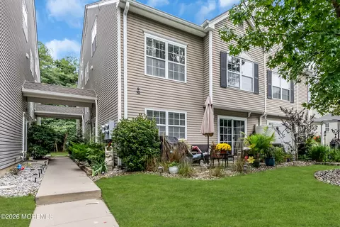 10 Topeka Ct, Tinton Falls, NJ 07712