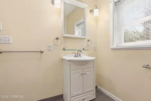 Bath - 376 Cook Rd, Jackson, NJ 08527 photo 3 of 3