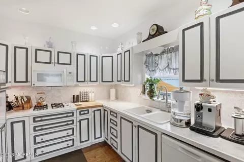 Kitchen - 376 Cook Rd, Jackson, NJ 08527 photo 3 of 3