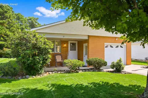 31 Redhook Bay Dr, Toms River, NJ 08757