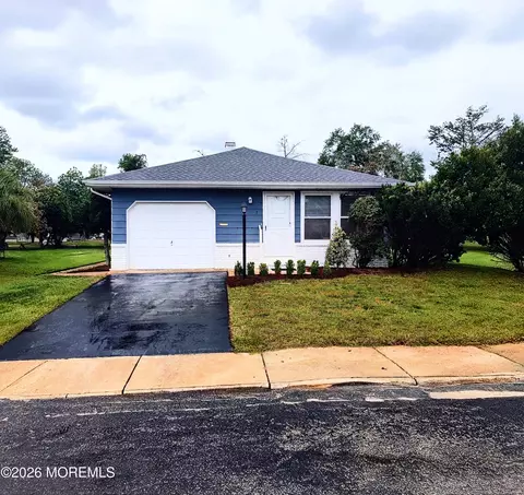 7 Bonasse St, Toms River, NJ 08757