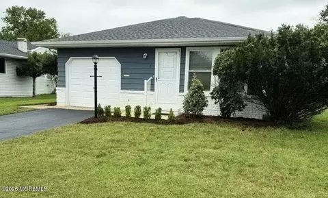 7 Bonasse St, Toms River, NJ 08757
