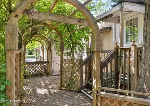 16 Martin Dr, Whiting, NJ 08759