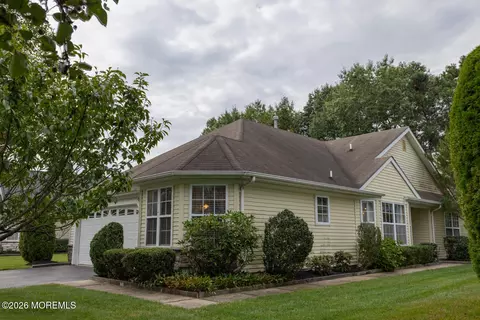 10 Wellington Ln, Lakewood, NJ 08701