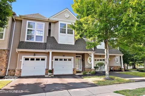 5 Ocean Breeze Ct, Manahawkin, NJ 08050