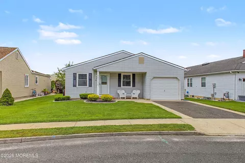 28 Prince Charles Dr, Toms River, NJ 08757