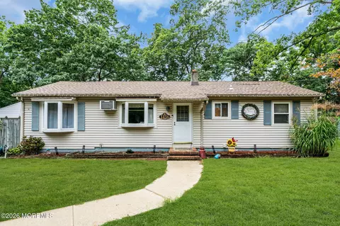 1416 Jeffrey St, Lakewood, NJ 08701