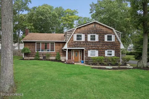 7 Sandspring Dr, Eatontown, NJ 07724