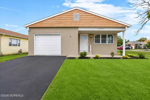 23 Longdenville St, Toms River, NJ 08757