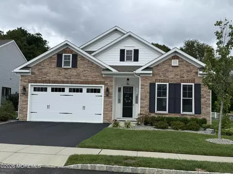 24 Sanctuary Ln, Farmingdale, NJ 07727
