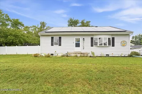 552 Lloyd Rd, Toms River, NJ 08753