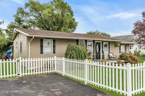 655 Ellicott Ave, Toms River, NJ 08753