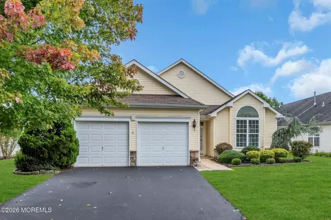 445 Monticello Ln, Lakewood, NJ 08701