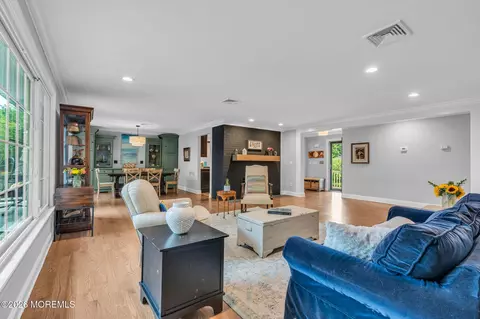 Living - 824 William Dr, Brielle, NJ 08730 photo 3 of 9